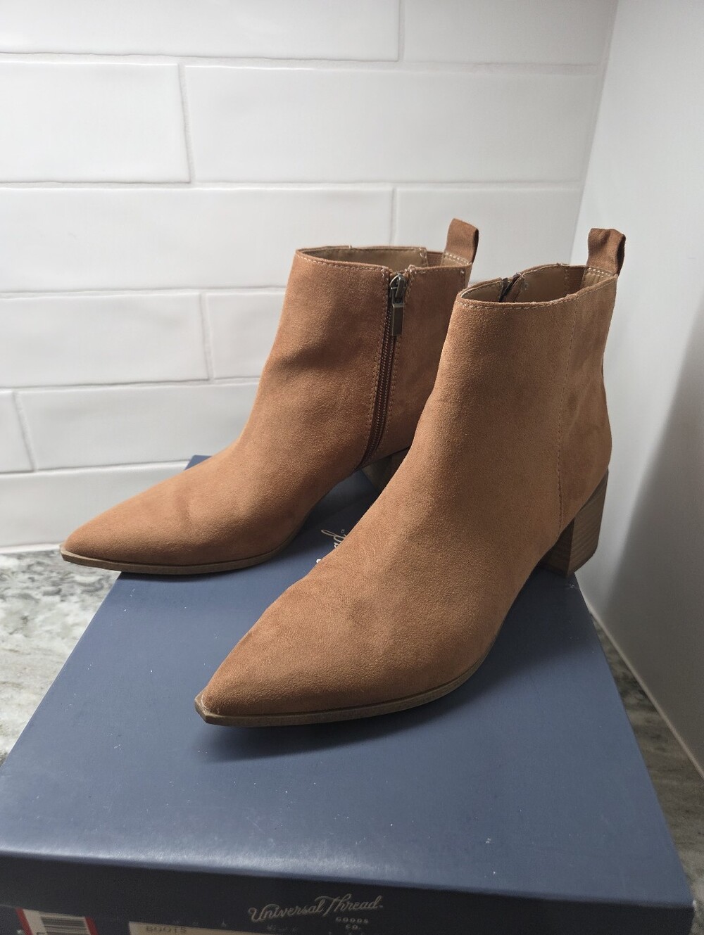 Universal Thread Kennedy Brown Tan Pointed Toe Block Heel Ankle Boots 8 - Picture 5 of 7